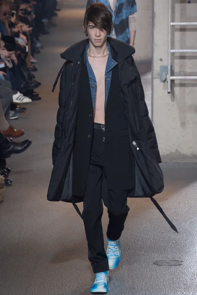 Look 32